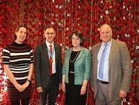 Image of the unveiling of the curtain of poppies