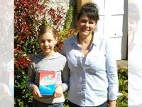 Image of youngster receiving prize from librarian Image of youngster receiving prize from librarian